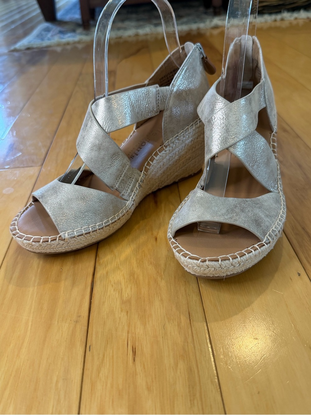 NWOT gentle souls Metallic Soft Champagne Leather Espadrille Wedge Sandals